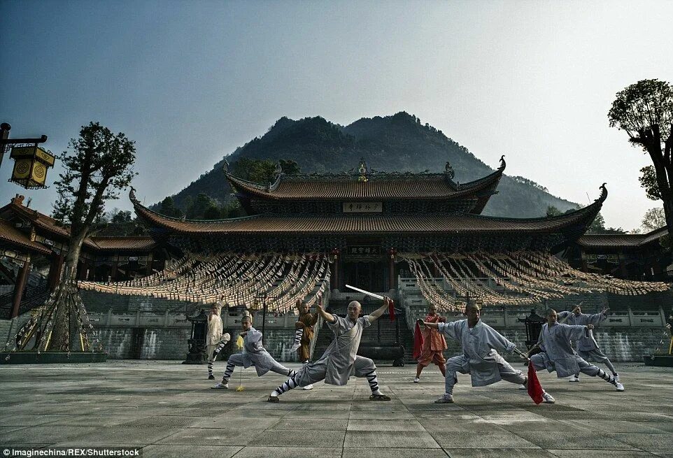 Shaolin temple. Китай храм Шаолинь. Кунг-фу монастырь Шаолинь. Монастырь Шаолинь Хэнань. Шаолинь (провинция Хэнань).