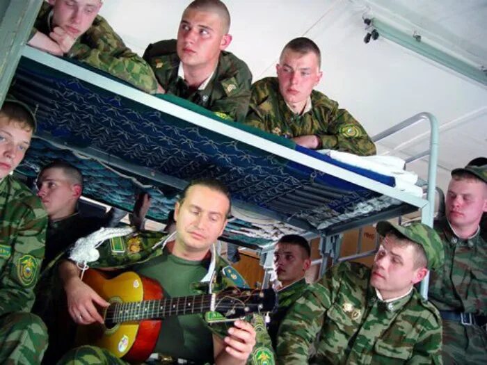 Слова песни граница агутин. Песня граница агутин текст. Стих паровоз по рельсам мчится. Слова песни граница ягудина. Отпетые мошенники 2003.