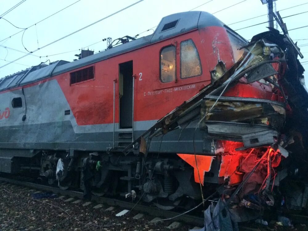 Автобус на жд переезде. 2тэ116 крушение. Железнодорожная авария.