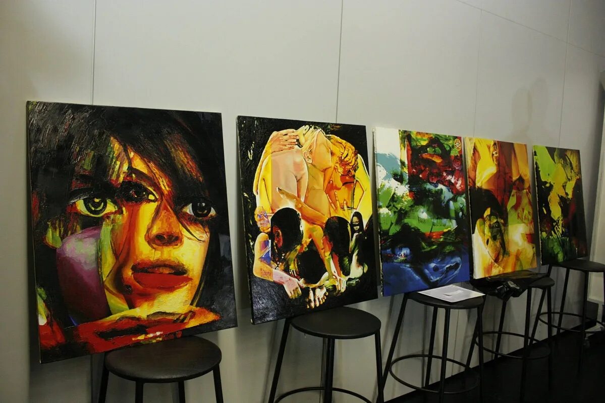 Галерея русский век нижний новгород. Арт галерея художников. И. Роман кошелев художник. Арт галерея художников.