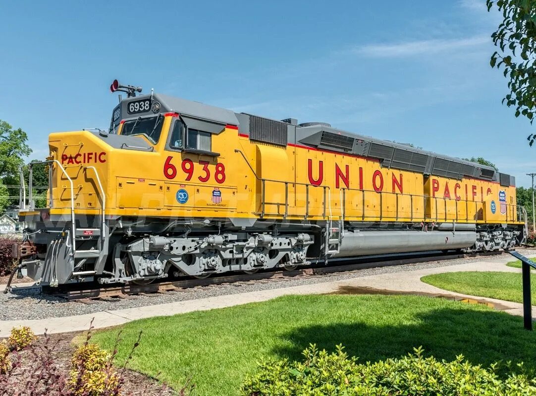 Большой электровоз. EMD dda40x тепловоз. Union Pacific EMD dd40x. Тепловозы Юнион Пасифик. Тепловоз Union Pacific.