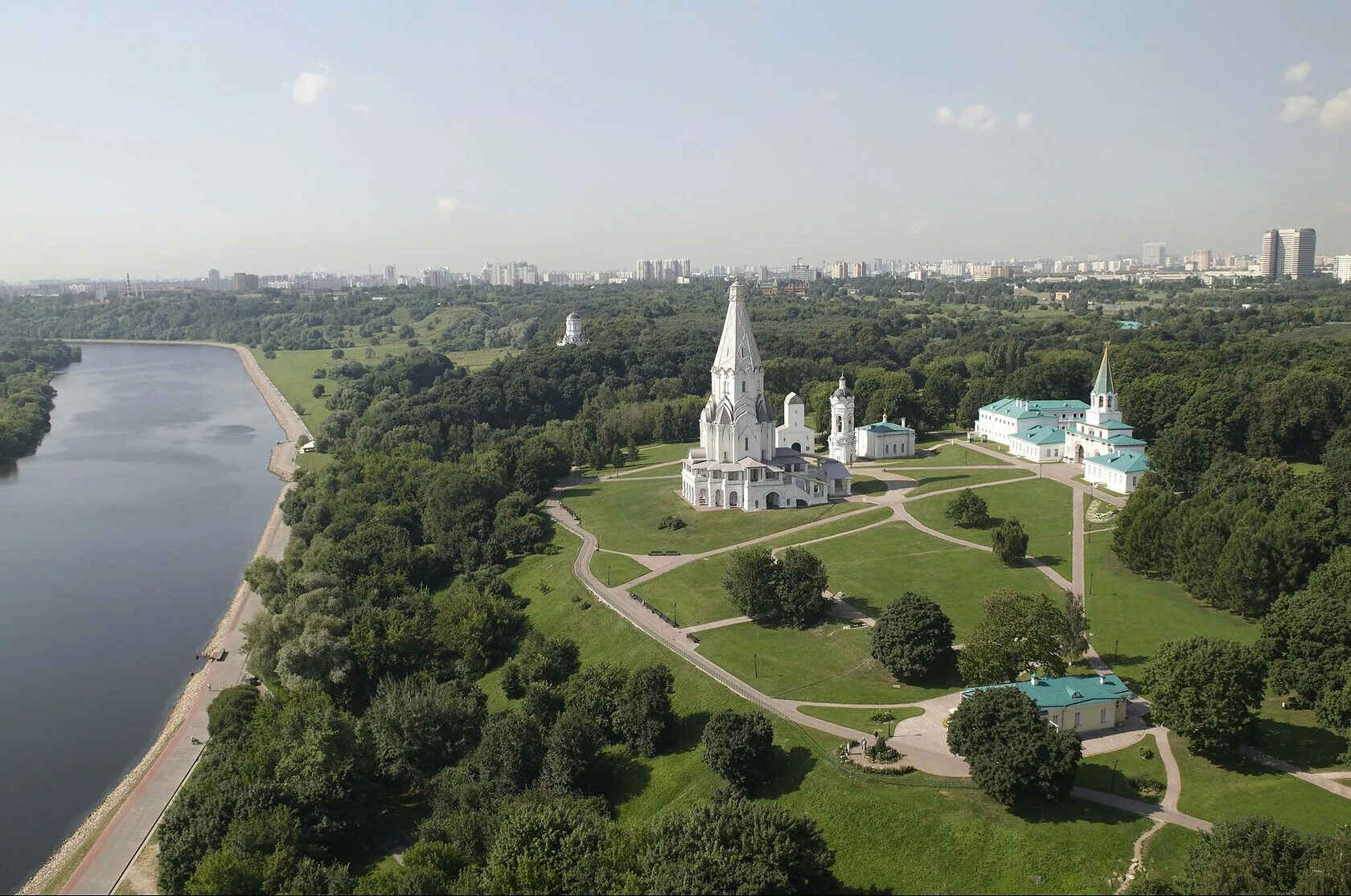 Звон в коломенском. Музей усадьба Коломенское. Узей-заповедник «Коломенское». Парк усадьба Коломенское. Музей Коломенское в Москве.