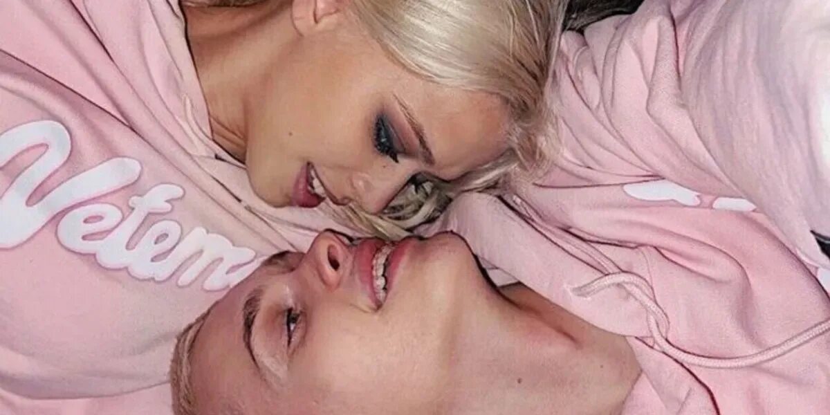 Даня милохин юляговрилина. Даня милохин и юля гаврилина поцелуй. Юля гаврилина 2022. Юлия гаврилина и даня милохин. Даня милохин и юля гаврилина 2021.