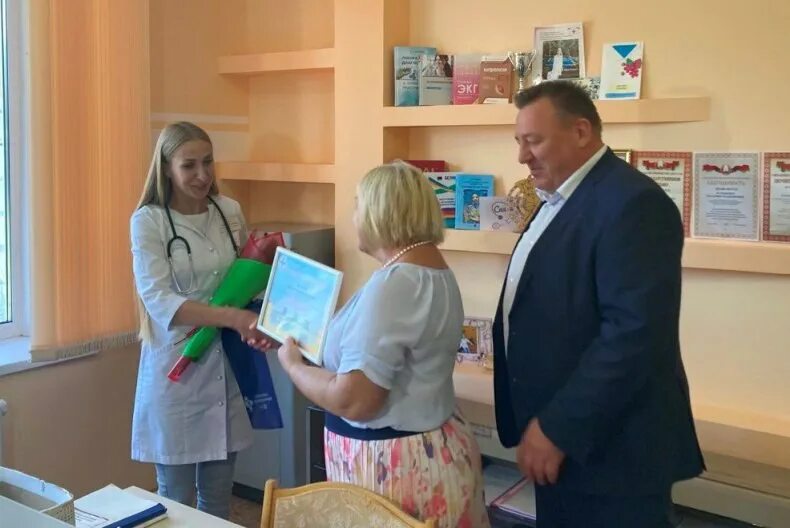 бахмут медицинский институт. гомельское главное управление здравоохранения. црб камское устье. бахмутская детская больница. фото с праздником медицинского работника.