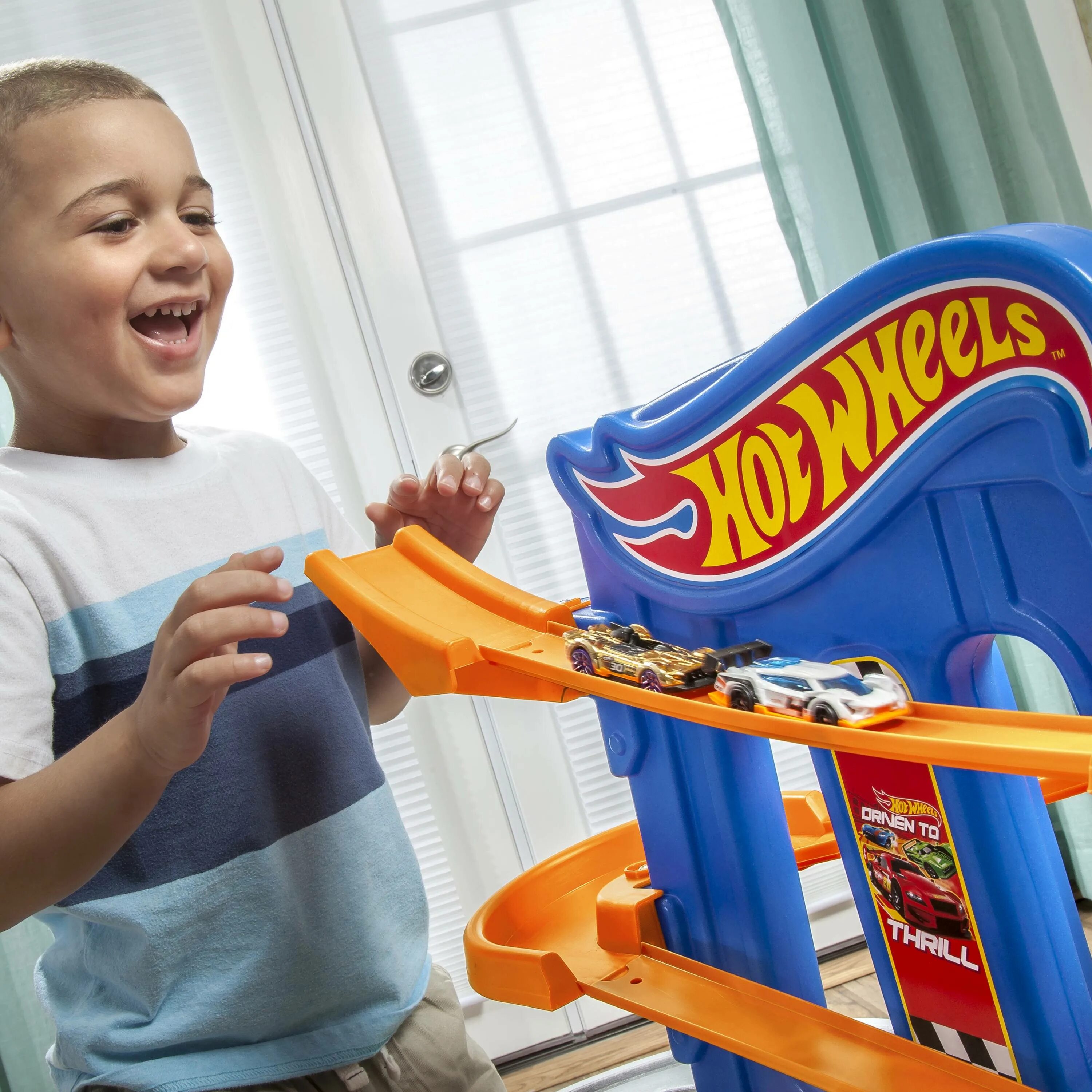 Hot wheels дети играют. Hot Wheels. Hot Wheels игра. Hot Wheels дорога. Hot Wheels фото.