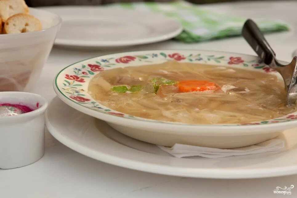Холодец из куриных окорочков с желатином рецепт. Холодец. холодец из куриных крылышек. холодец из индейки. холодец из тушенки с желатином.