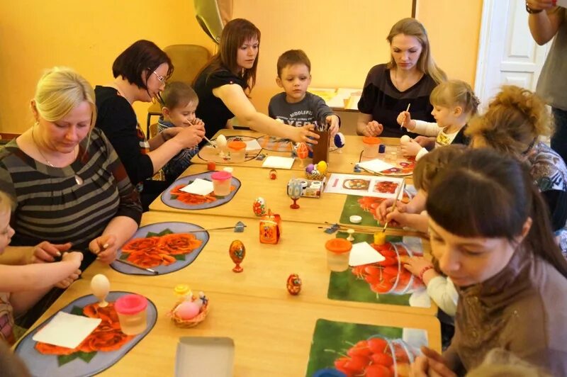 Развлечения с родителями в детском саду. Мастер класс для детей и родителей. Мастер классы для родителей в детском саду. Астер класс в детском саду. Мастер-класс с родителями в детском саду.