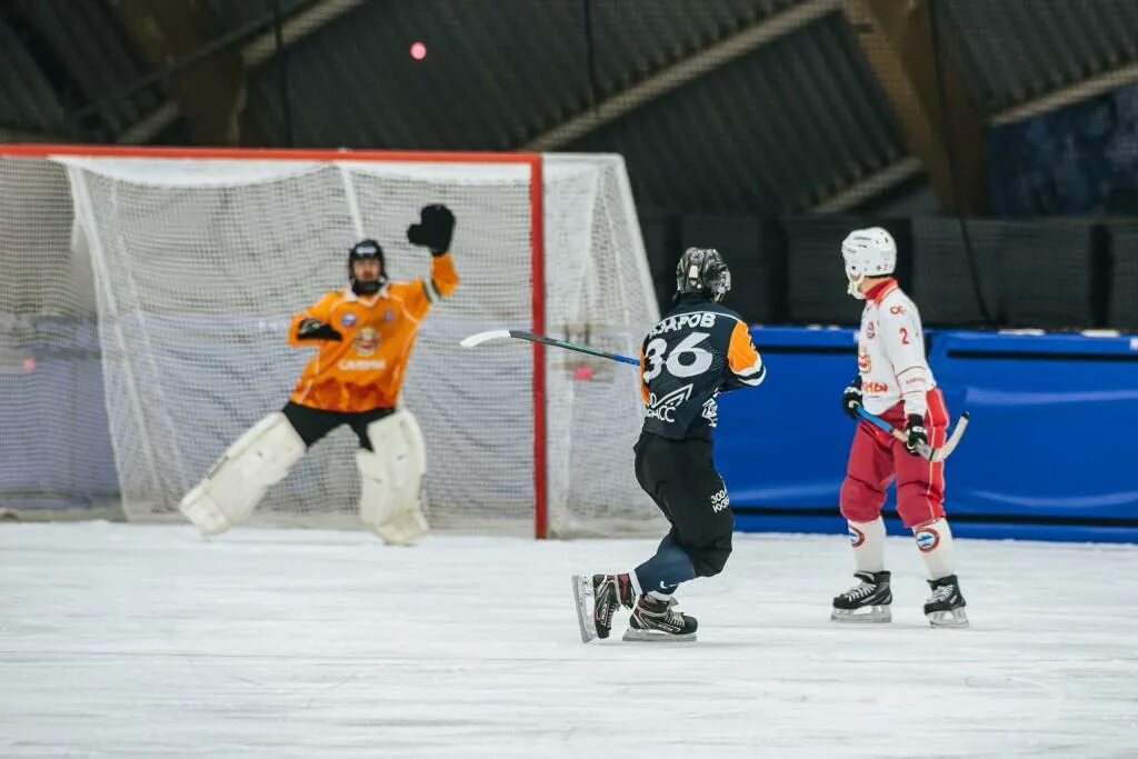 кузбасс 2010 хоккей с мячом. кузбасс игра хоккей. команда кузбасс бенди. кузбасс (клуб по хоккею с мячом). хк кузбасс кемерово.