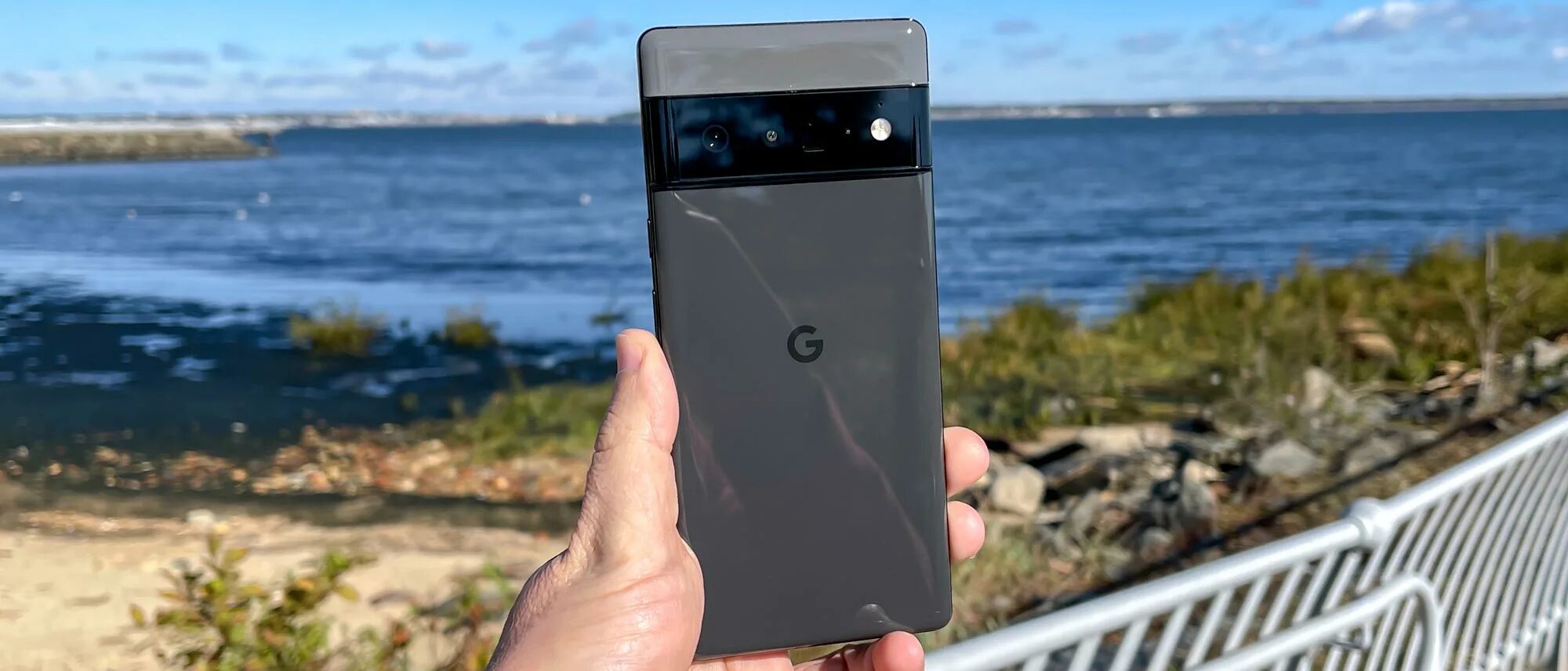 Смартфон google pixel 8. Google Pixel 6. Google Pixel 6 Pro. Google Pixel 6 камера. Google Pixel 6 в руке.