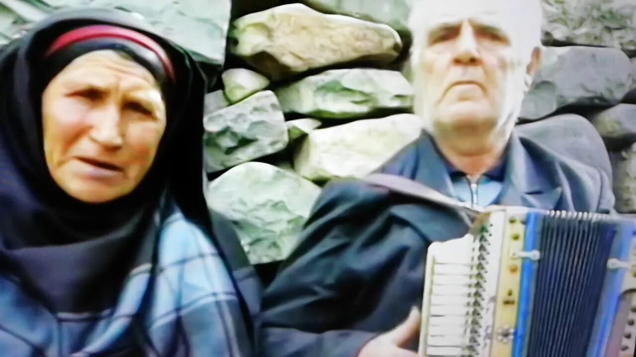 Даргинцы кубачи. Даргинцы кубачи. Даргинские песни. Кубачи дагестан. Национальная одежда табасаранцев.