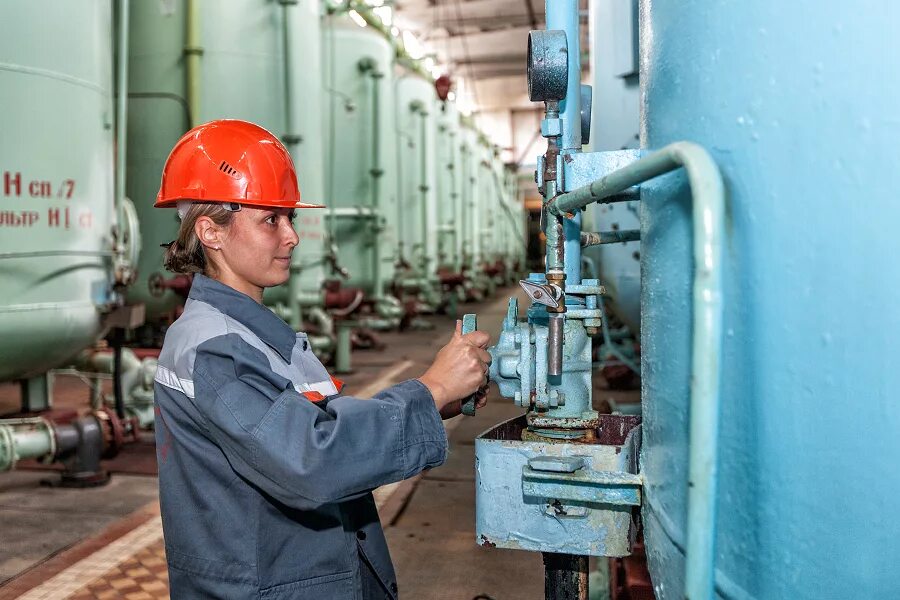 Оператор газораспределительной станции. Работа оператор котельной вахта. Слесарь кипиа вахта вакансии. Оператор котельной. Специальность оператора котельной.