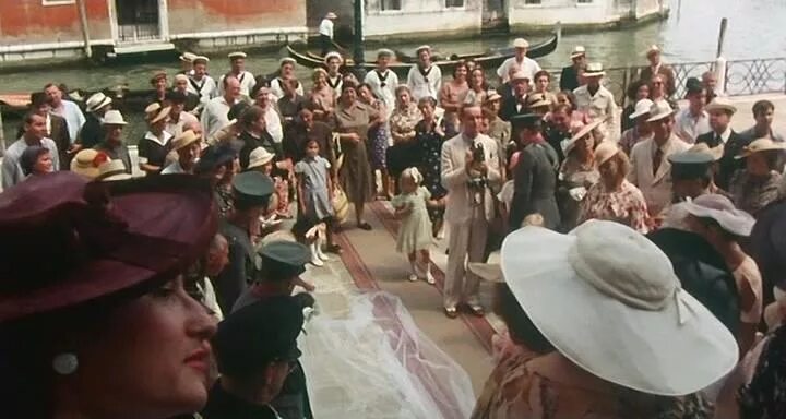 портрет буржуазии в черном фильм 1978. кадры из фильма портрет буржуазии в черном. скромное обаяние буржуазии фильм 1972. капитан капелька фильм венгрия. скромное обаяние буржуазии.