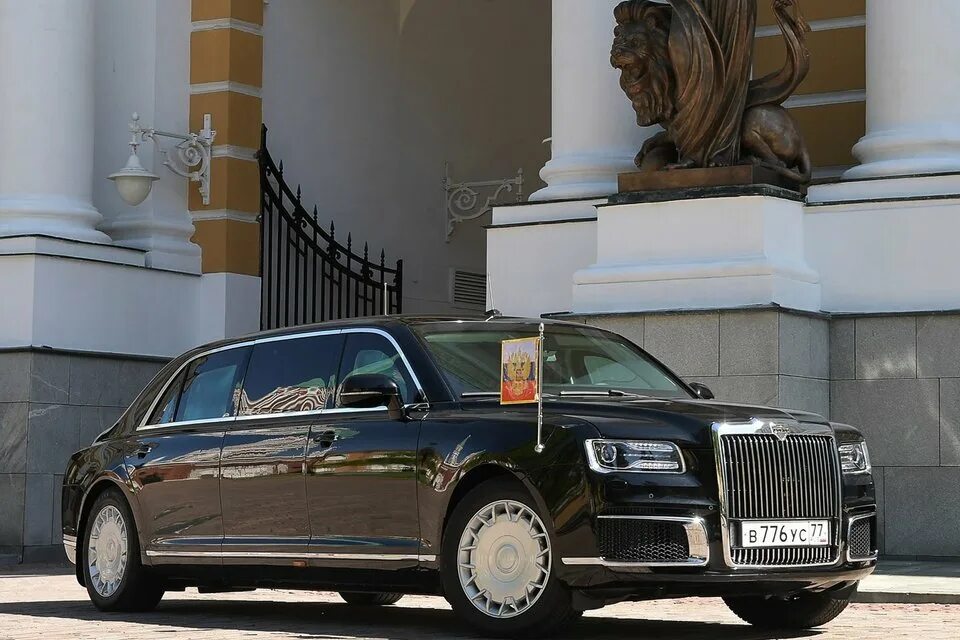 Упорядоченный кортеж. Кортеж путина аурус. таурус машина путина. aurus фсо. аурус в кремле.