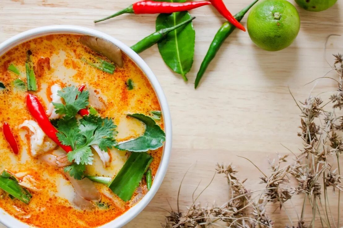 Как сварить суп том ям. Тайский суп том ям. том ям кунг (tom yum goong). суп tom yum (том ям). суп том ям в тайланде.