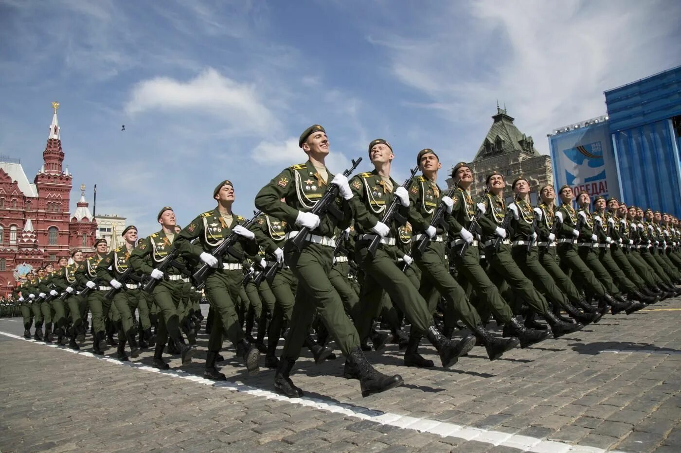 Российская армия сильна. Армия России. Российский солдат на параде. Солдаты на параде. Вооруженные силы России.