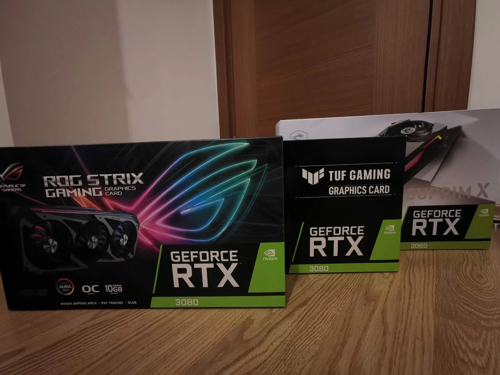 Rtx 4070 ti super white. Разодранная упаковка RTX 3080 ROG Stix. RTX 3080 упаковка. RTX 4080 Suprim x. RTX 3080 коробка.