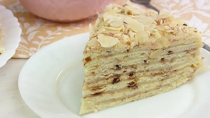 Рецепт творожного наполеона с заварным кремом. Творожный Наполеон торт. Торт Наполеон на сковороде. Торт Наполеон на сковороде с заварным кремом. Творожный торт на сковороде.