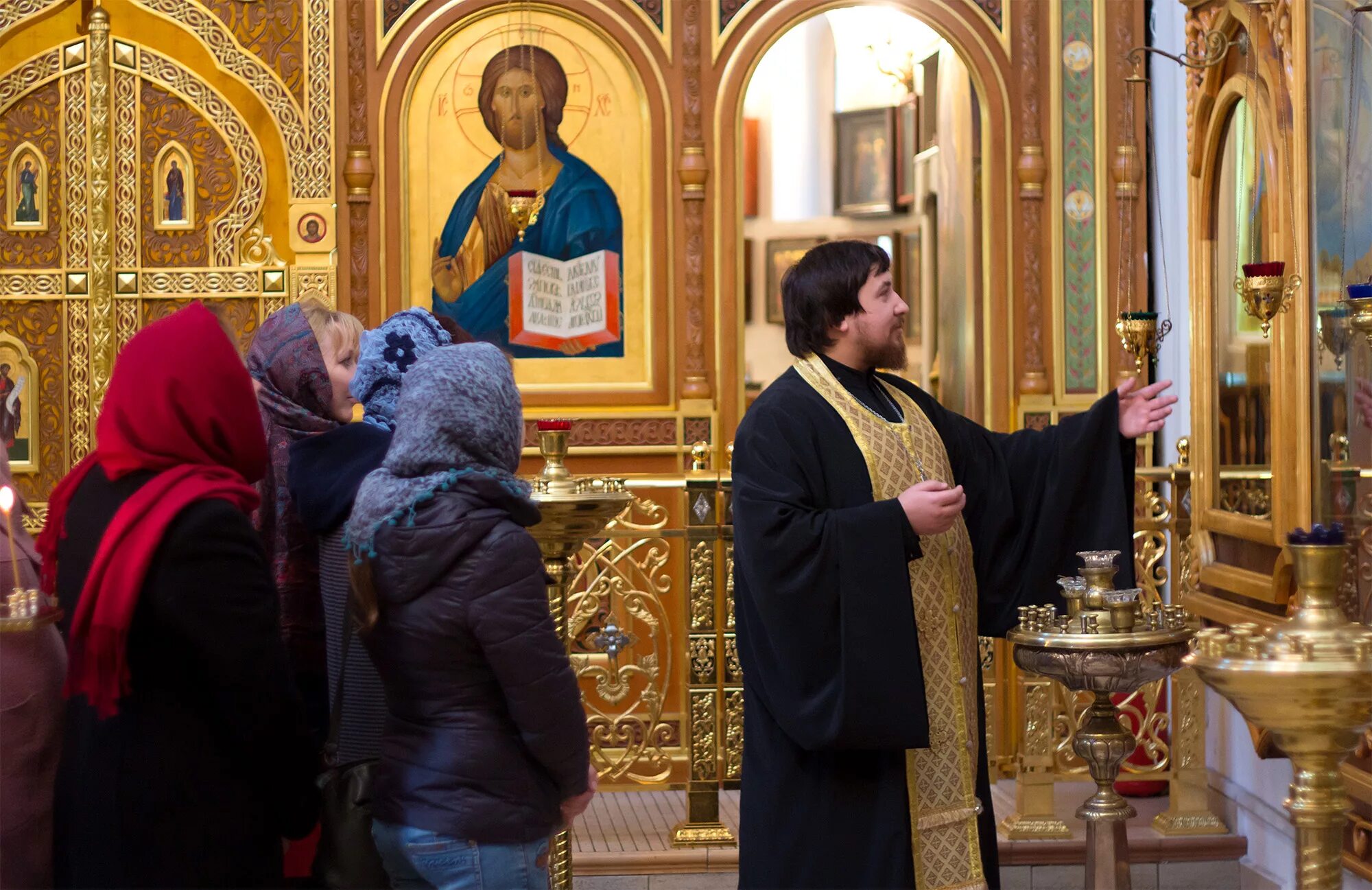 храм вознесения в электростали внутри. электростальский храм вознесения господня. электросталь богослужение храм вознесения господня. клирики храма вознесения господня в электростали. храм вознесение г электросталь служба.