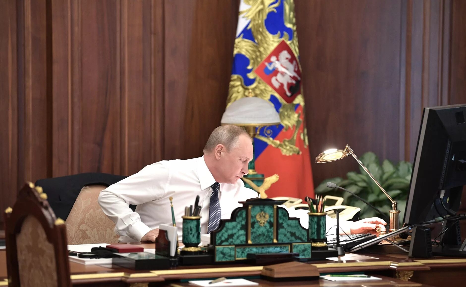 Сайт кремлин ру указ президента. Кабинет президента РФ 2008.