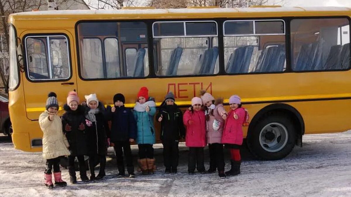 Автобус для школьной экскурсии. Школьный автобус. Автобус для детей. Школьный автобус в деревне. Автобус дети школа.