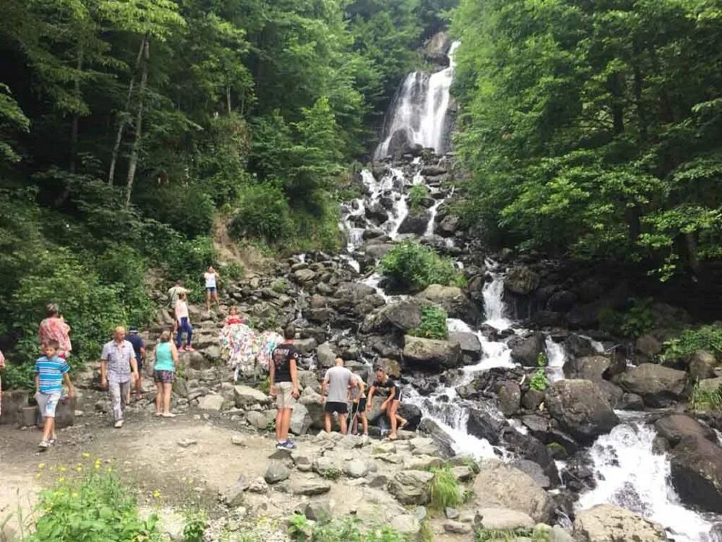 Абхазия экскурсии. Абхазия достопримечательности новоафонский монастырь. Адлер озеро рица. Гагра абхазия экскурсии. Гагры озеро рица.