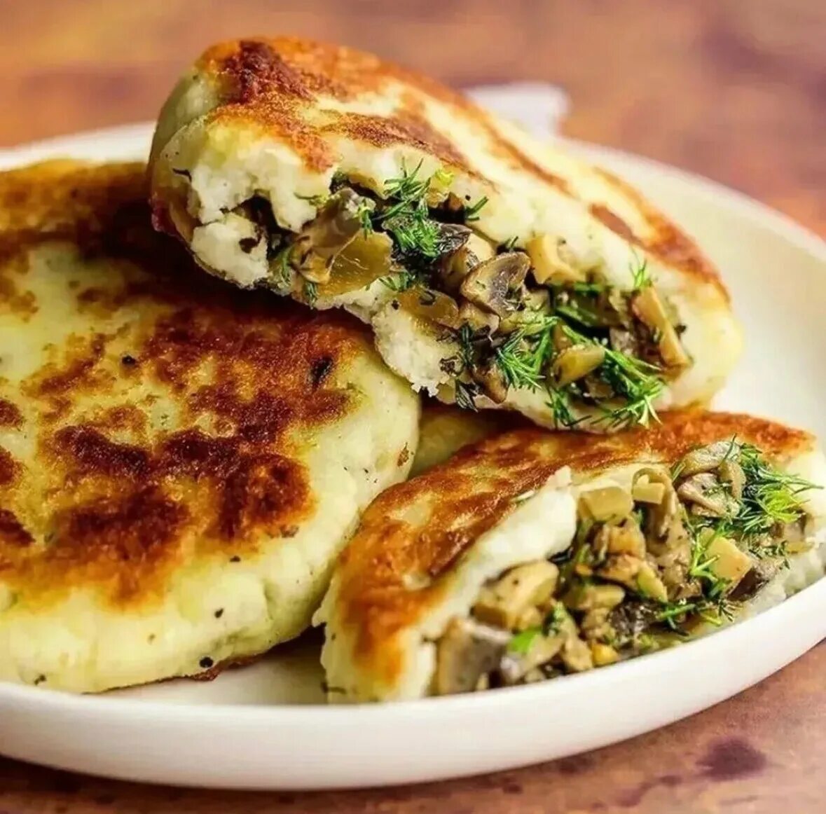 Начинка картошка с грибами. Зразы картофельные с мясом. Картофель фаршированный грибами. Картофельные лодочки. Жареные грибы из теста.