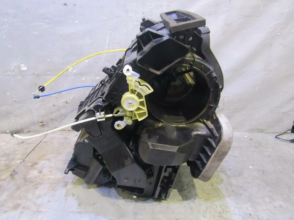 Заслонки печки рено логан 2. Отопитель дастер. Корпус печки рено с климат-контролем. Рено дастер 1 салон печка. Отопитель салона рено логан.