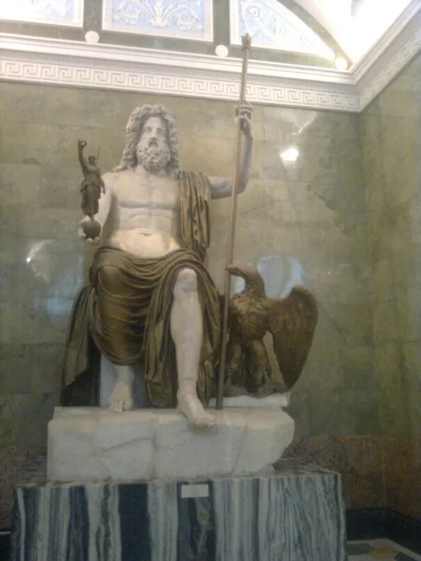 Статуя юпитера фидий. Фидий зевс олимпийский скульптура. Статуя юпитера в эрмитаже. Статуя юпитера в эрмитаже. Статуя зевса в эрмитаже.