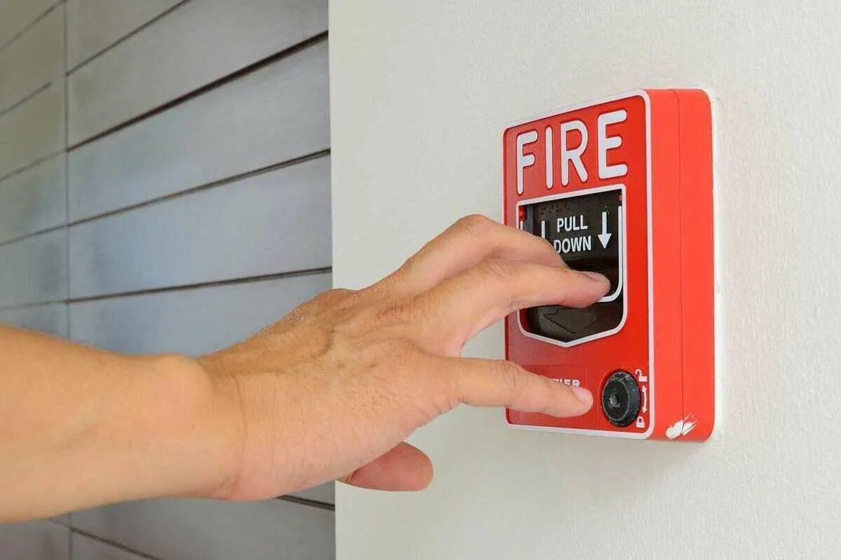 Кнопка пожарной сигнализации. Браслет пожарного оповещения. Fire alarm went off. Fire alarm. Ложное срабатывание пожарной сигнализации.