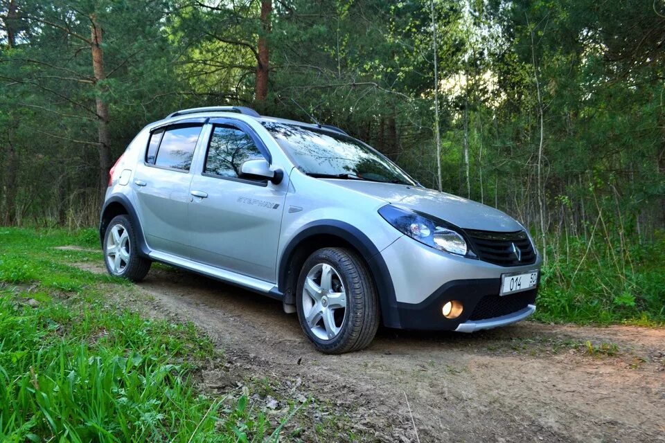 Renault stepway 2013. Сандеро степвей 1. Сандеро степвей 2013. Renault Sandero Stepway 2013. Рено Логан степвей 2013.