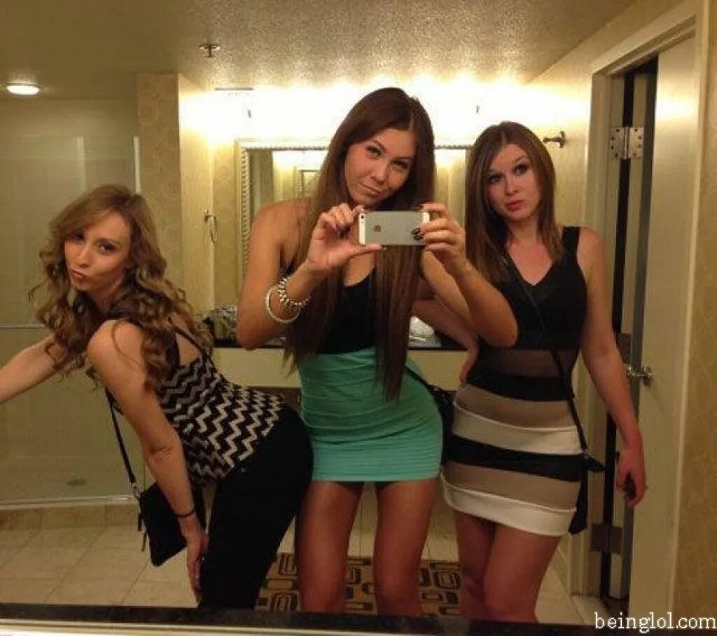 Студентки в общежитии. Студенты дома 18. Студенты в общежитии. Молодые студентки. Девушки студентки.