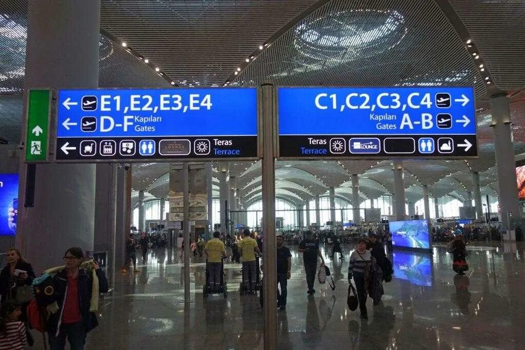 Аэропорт Стамбула табло. Стамбул новый аэропорт табло. Стойки регистрации Стамбул. Стойки регистрации в новом аэропорту Стамбула. Аэропорт стамбула новый табло вылета сегодня международные