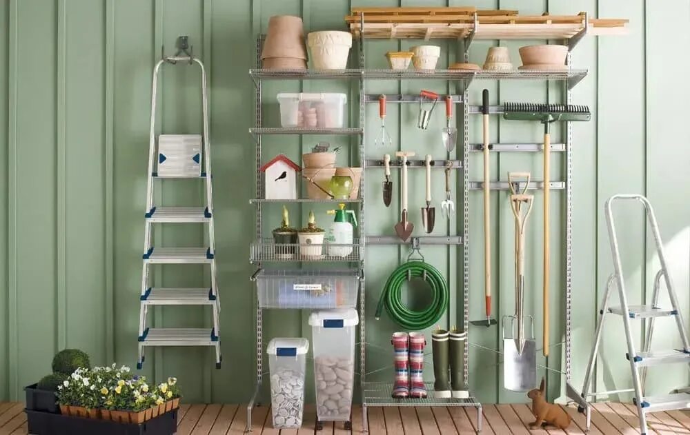 Стойки для мячей и спортинвентаря. Полка для инвентаря. Стойка для спортивного инвентаря 950x460x900. Стеллаж для садового инвентаря. Кладовка для инструментов на даче.