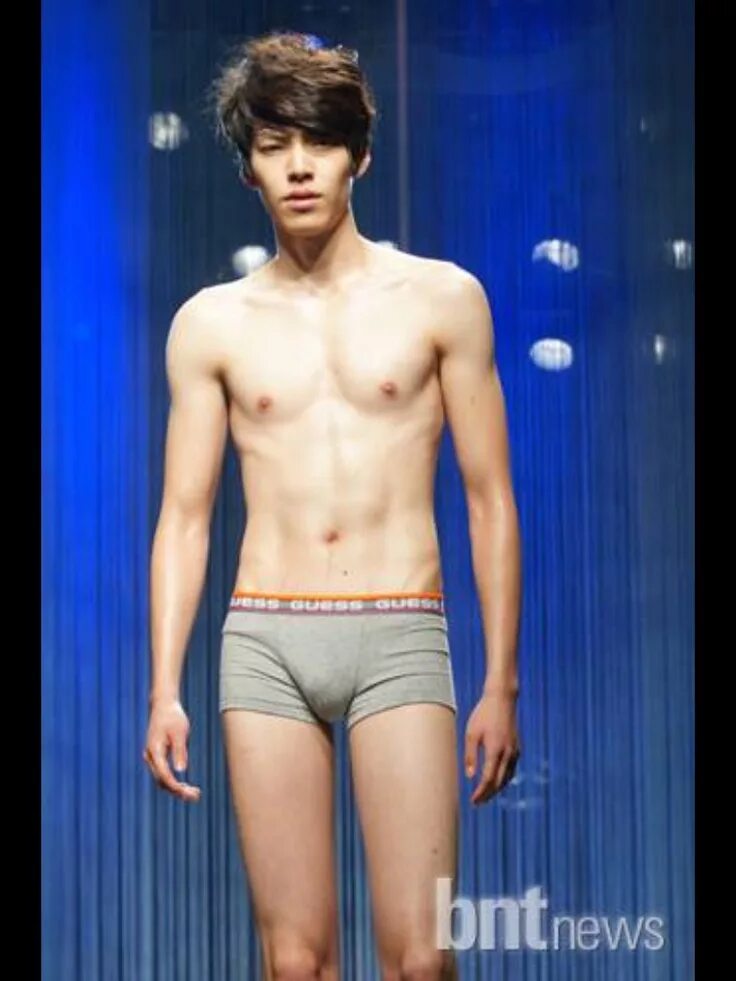 Idols dick. Kim Woo bin 2022.