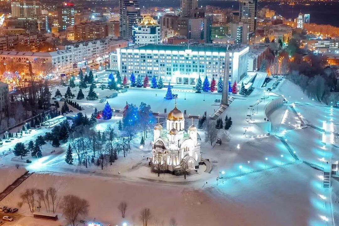 елка на площади куйбышева в самаре. куда сходить в самаре в январе. елка на площади куйбышева в самаре. самара зимой. самара красивые места.