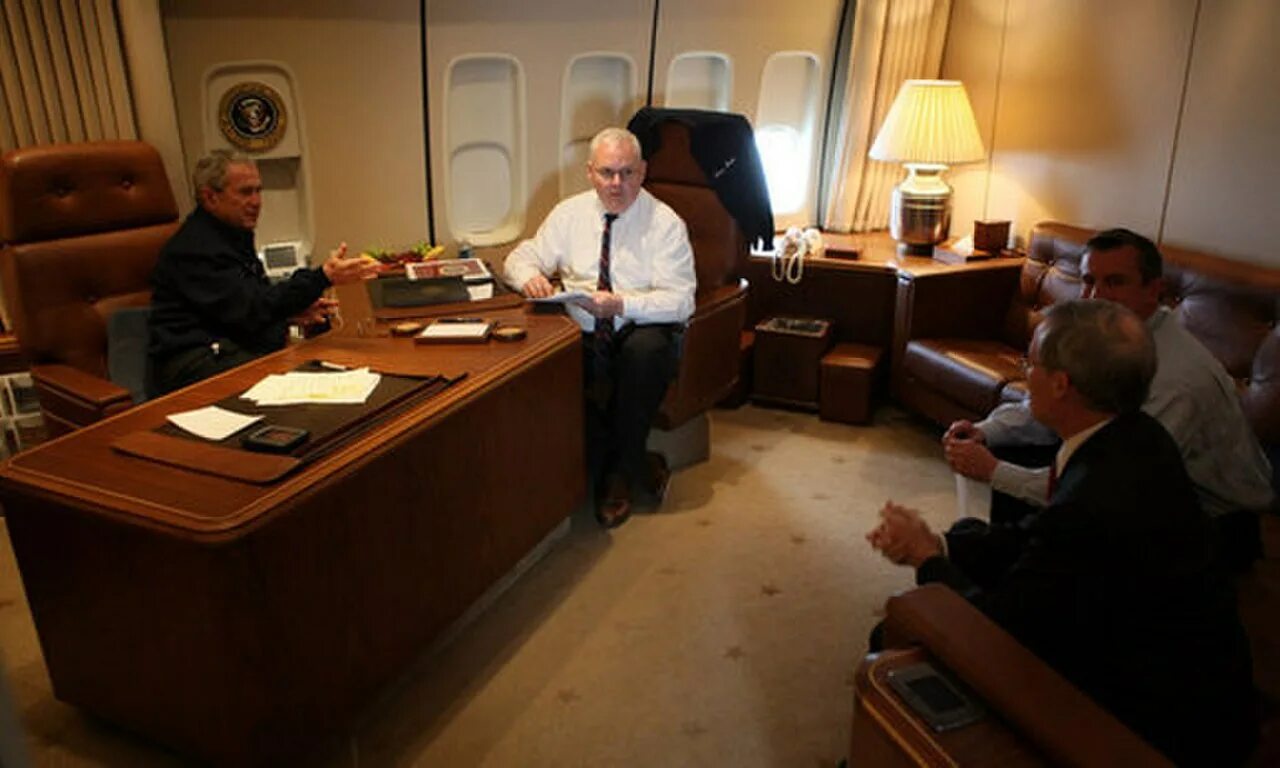 Борт 1 нетаньяху. Президентский боинг 747. боинг 747 президента сша. борт номер 1 президента сша. боинг 747 салон президента.