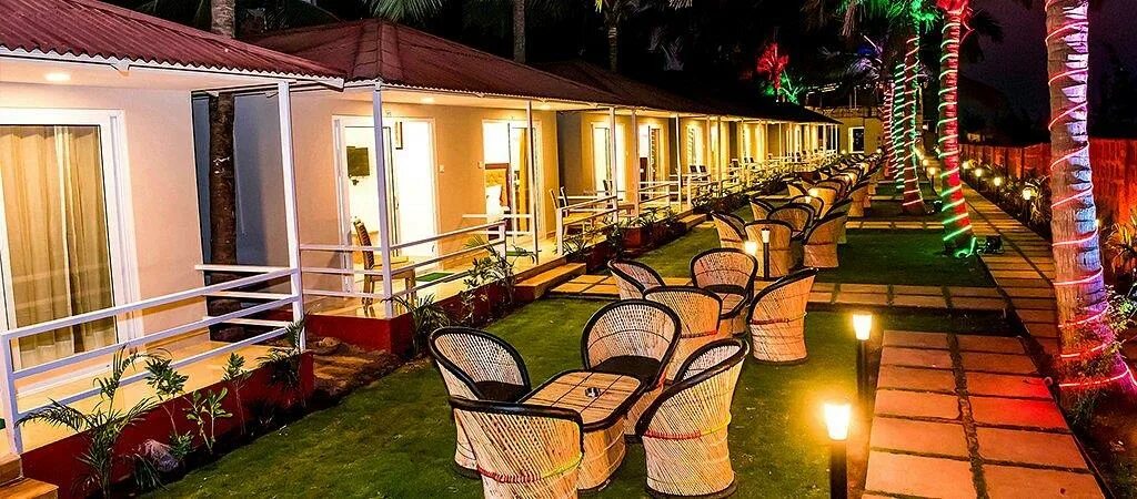 Бич резорт 4 внутри. Arabian sea beach resort 3 гоа. Arabian sands beach resort 3*. Мандрем бич гоа. Taj exotica гоа.