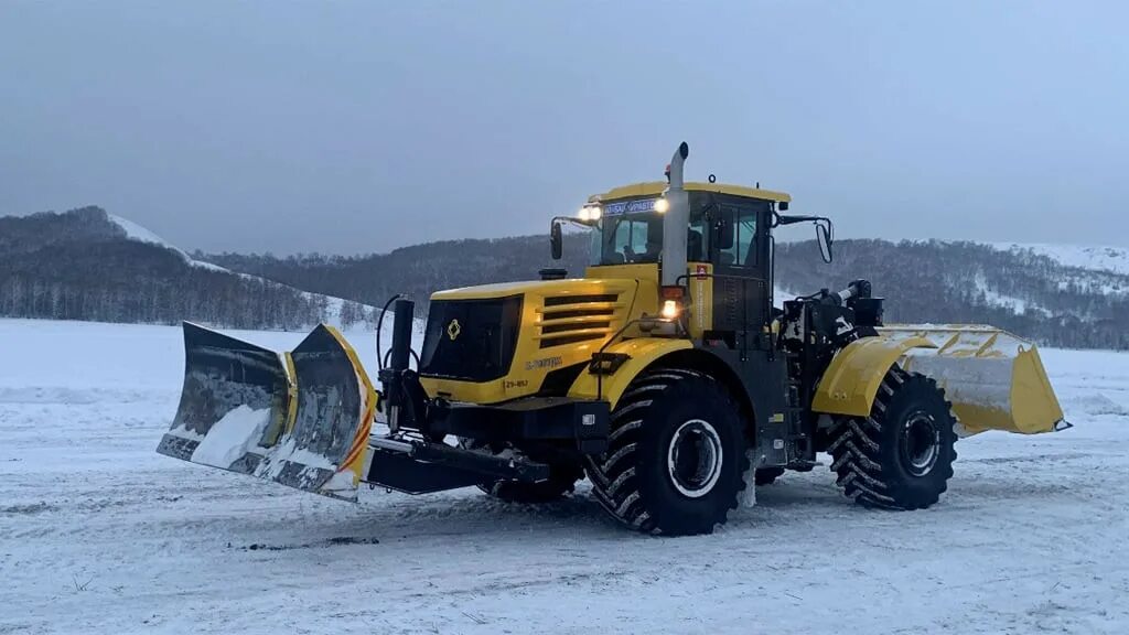 Кировец к-708пк7. Универсальная дорожная машина кировец к-708 удм. К 708 удм. Погрузчик кировец к 708удм. Кировец к-708удм.