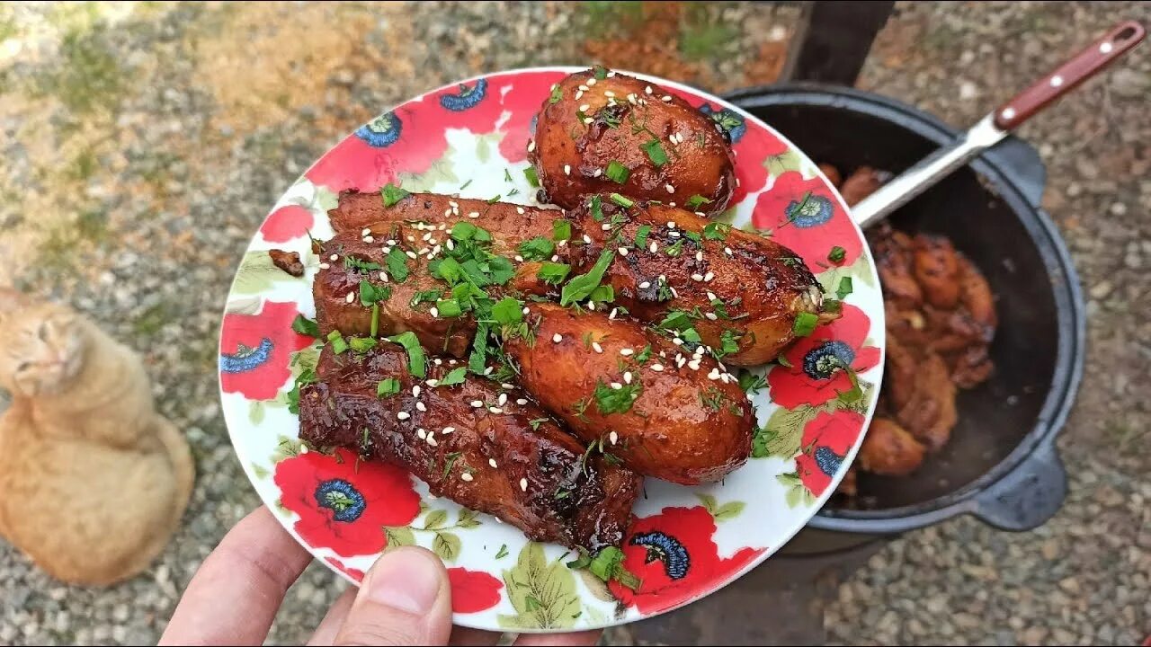 Как вкусно приготовить свинину на казане. Казан кебаб с ребрами свиными. казан кебаб в казане на костре. свинина с картошкой в казане на костре. жареная картошка с мясом в казане.