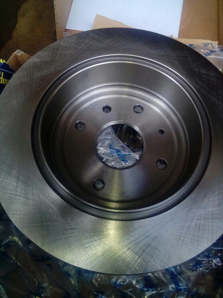 Задние тормозные диски эпика. Диски тормозные передние перфорированные шевроле круз. Задние тормозные диски эпика. Диск тормозной задний chevrolet epica. Задние тормозные диски эпика.