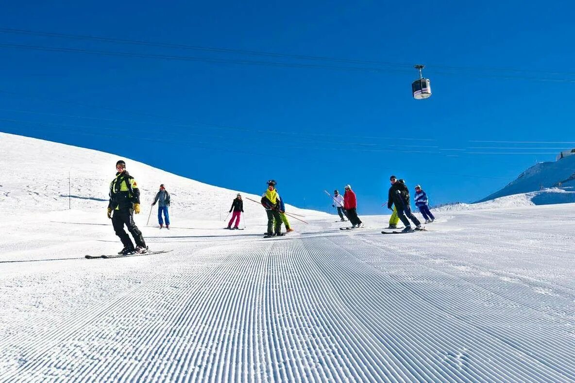 самый известный горнолыжный курорт. сестриере горнолыжный курорт. Whistler, bc. самый известный горнолыжный курорт. горнолыжный склон австрия.