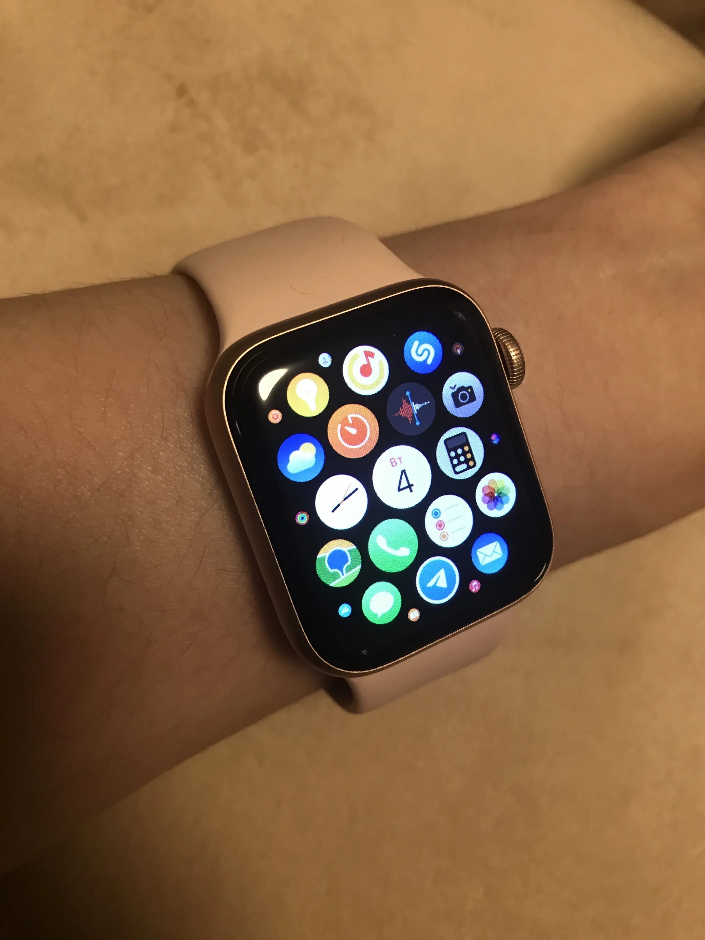 Apple watch se starlight aluminium