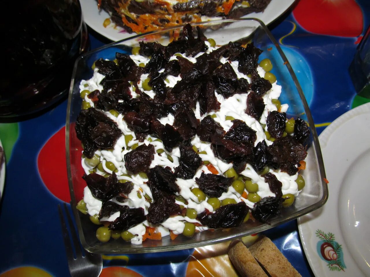 Салат прага с черносливом. Салат прага с курицей. Салат прага. Салат пражский. Салат прага.