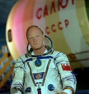 Кто из космонавтов волковых является родственниками