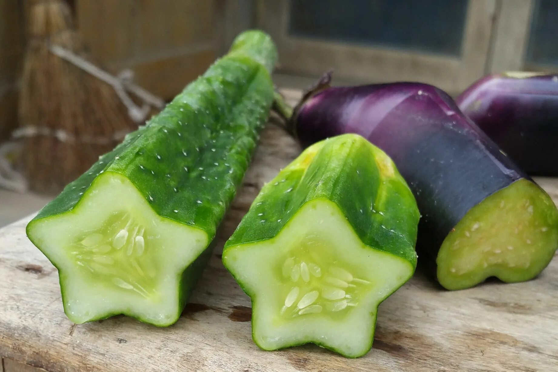 Дыня Кивано на вкус похоже на сладкий огурец с небольшим кисловатым послевкусием