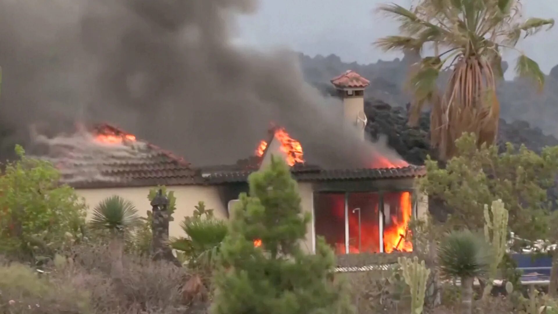 21. вулкан синабунг извержение. не открывать окна после извержения вулкана. вулкан синабунг извержение. испания извержение вулкана 21.