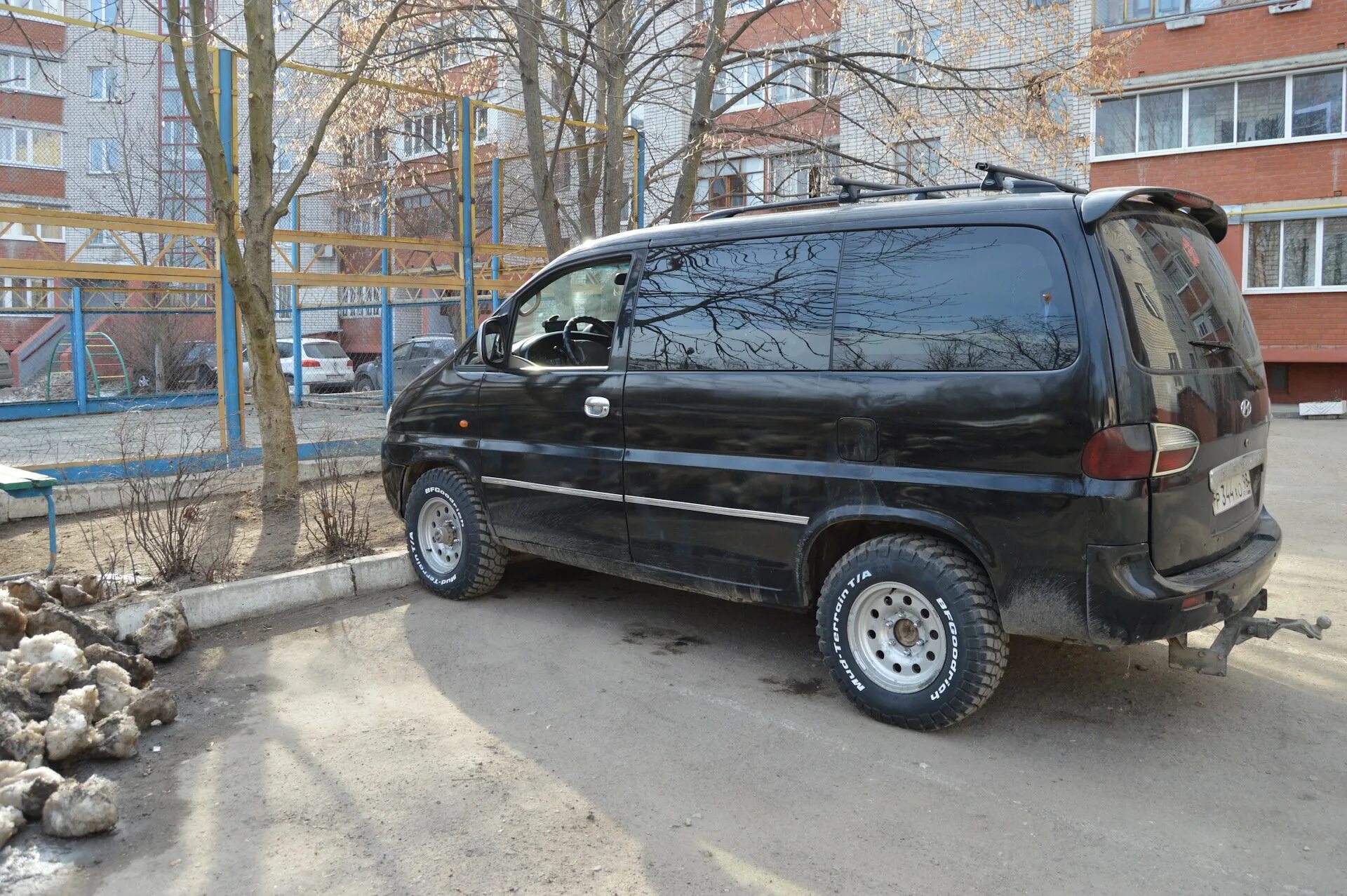 Starex полный привод. Hyundai Starex 4wd. Хёндай Старекс 4х4. Хёндай Старекс 4х4 2003 года. Hyundai Grand Starex 4wd.