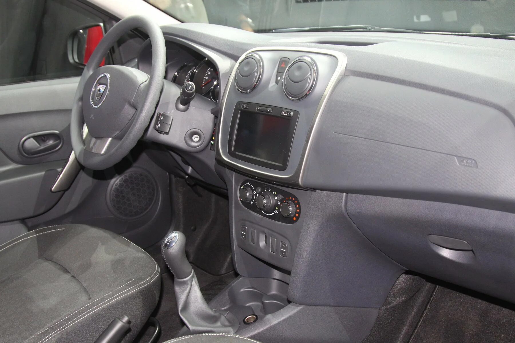 Панель логан. Рено логан 1 салон. renault sandero 1 салон. renault logan 2013 салон. рено логан 1 поколение салон.