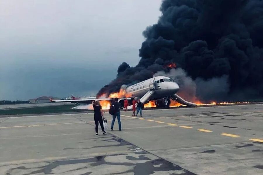 5 мая 2019 год. Авиакатастрофа Суперджет в Шереметьево. Катастрофа SSJ 100 В Шереметьеве. Катастрофа Суперджет 100 в Шереметьево. Авиакатастрофа SSJ-100 В Шереметьево.