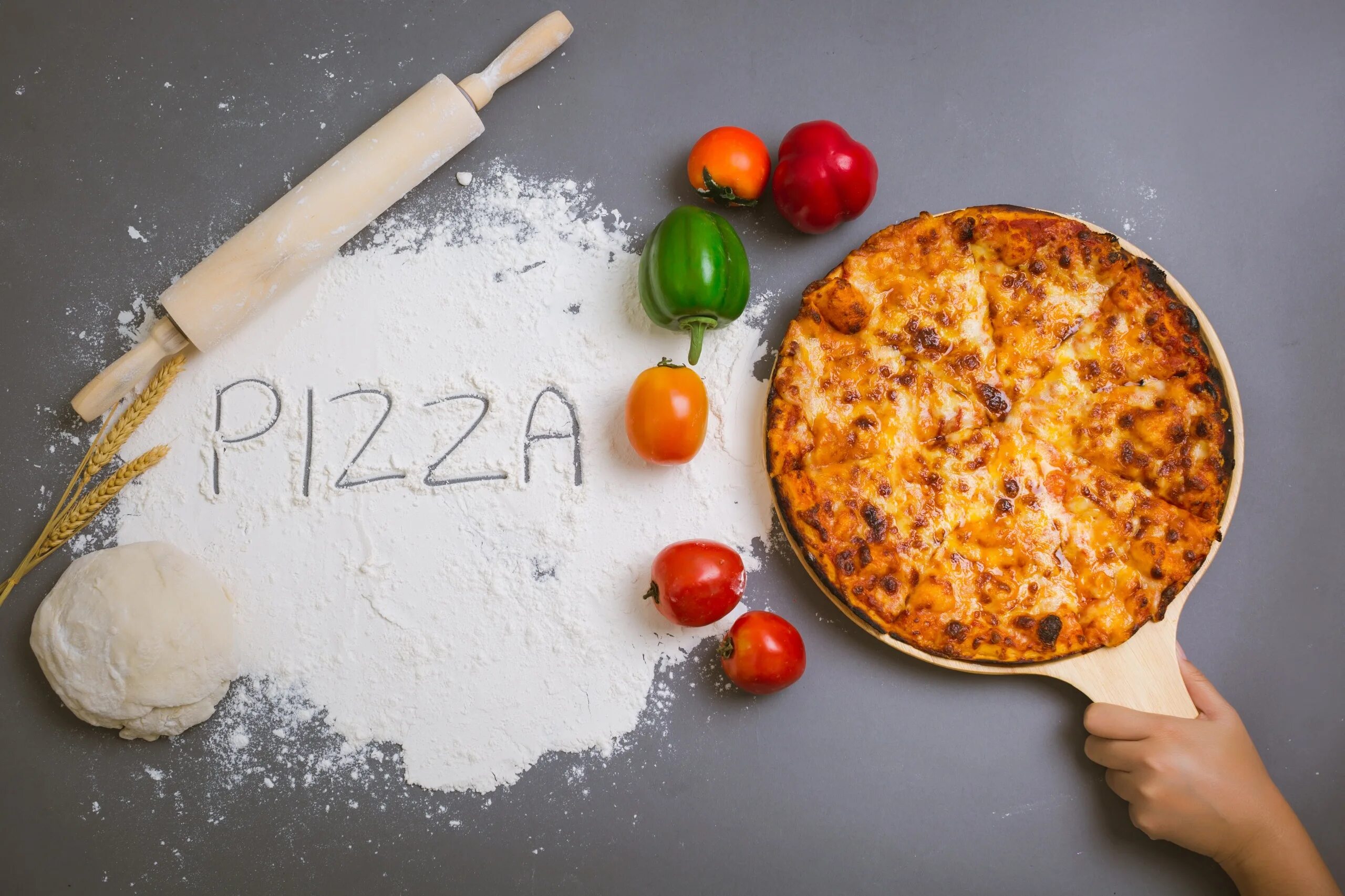Пиццерия слово. Пицца фон. Тесто для пиццы. Готовка пиццы. Ингредиенты для пиццы.